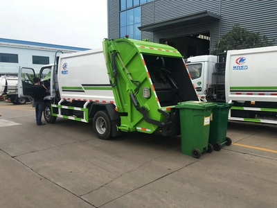 宜昌市環衛與能源運輸領域的堅實伙伴 凱馬垃圾車與油罐車